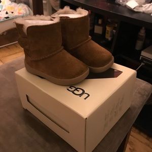 Baby UGGS Australia size 2/3 ( 6-12months)